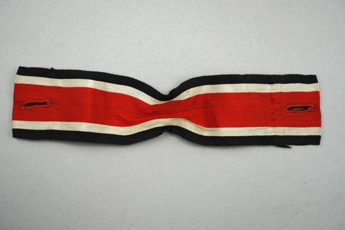 A red and black ribbon

Description automatically generated