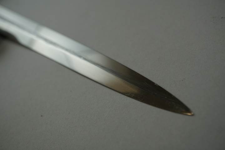 A close-up of a blade

Description automatically generated