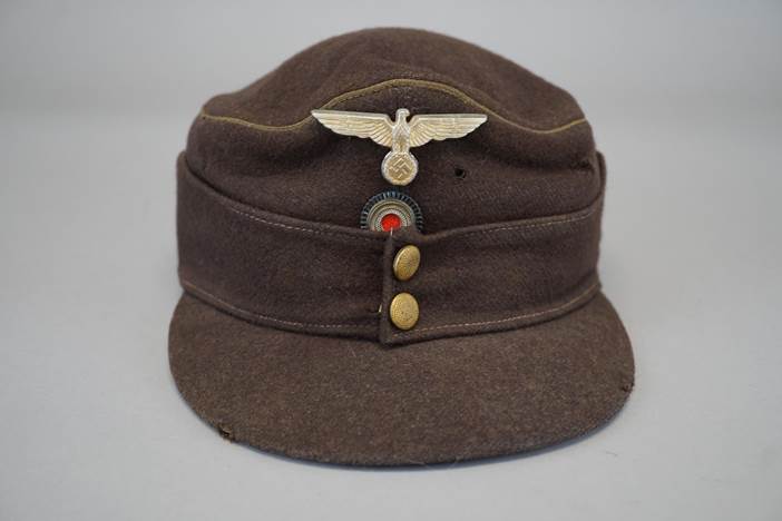 A brown hat with a white emblem

Description automatically generated