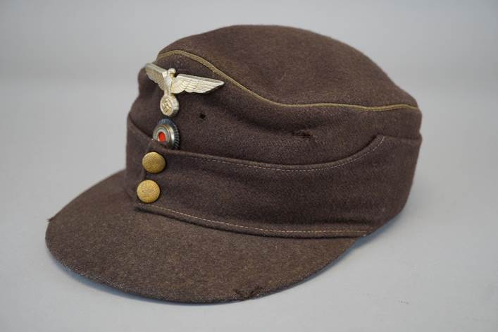 A brown hat with a white emblem

Description automatically generated