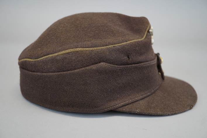 A brown hat with a zipper

Description automatically generated