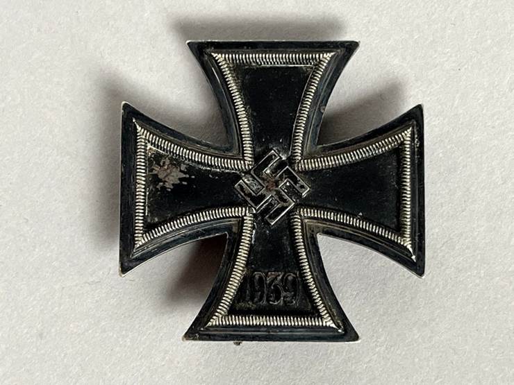A black and silver cross

AI-generated content may be incorrect.