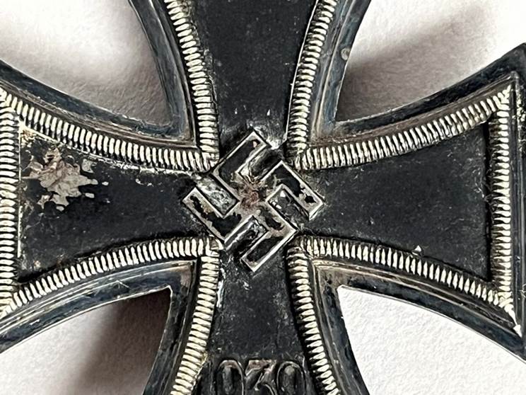 A close up of a cross

AI-generated content may be incorrect.