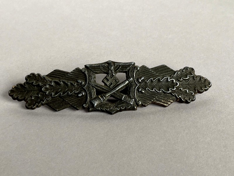 A close-up of a pin

AI-generated content may be incorrect.