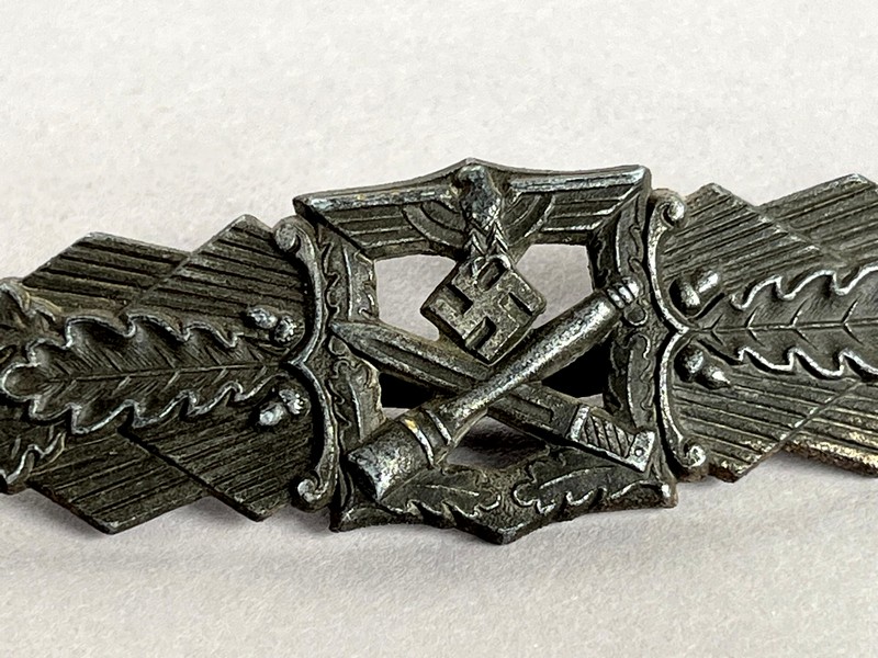 A close-up of a metal badge

AI-generated content may be incorrect.
