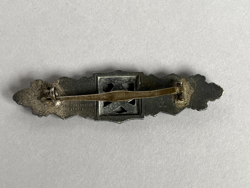 A close up of a pin

AI-generated content may be incorrect.