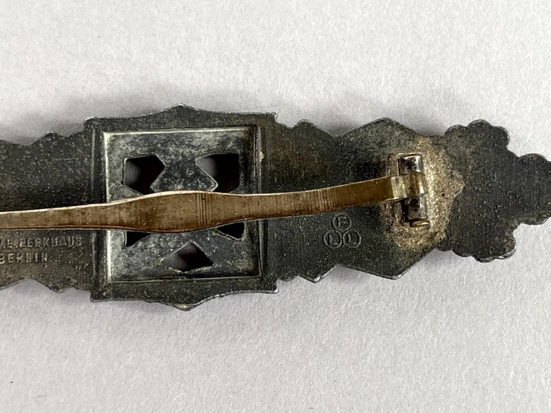 A close up of a metal object

AI-generated content may be incorrect.
