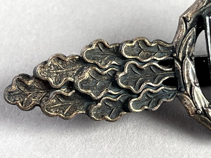 A close up of a sword

AI-generated content may be incorrect.