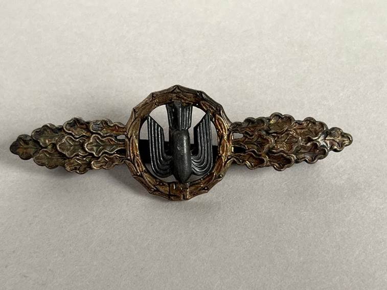 A metal pin with a bird in the center

AI-generated content may be incorrect.