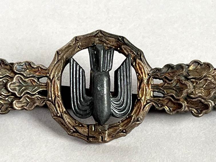 A close-up of a metal pin

AI-generated content may be incorrect.