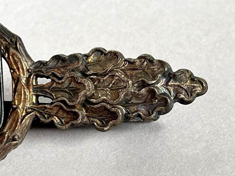 A close-up of a metal object

AI-generated content may be incorrect.