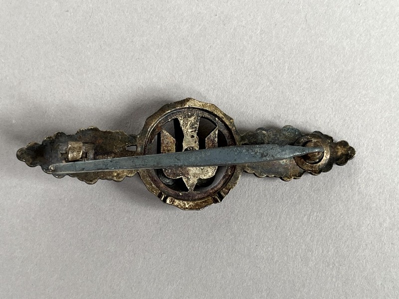 A close up of a pin

AI-generated content may be incorrect.