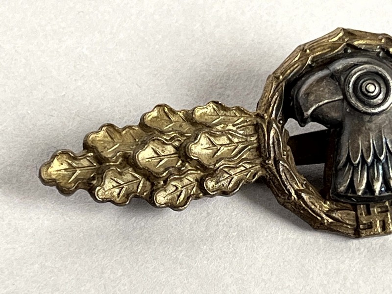 A close-up of a pin

AI-generated content may be incorrect.