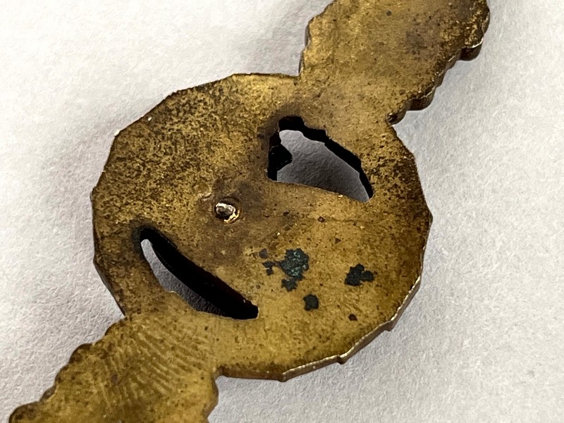 A close up of a metal object

AI-generated content may be incorrect.