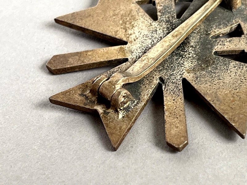 A close up of a metal star

AI-generated content may be incorrect.