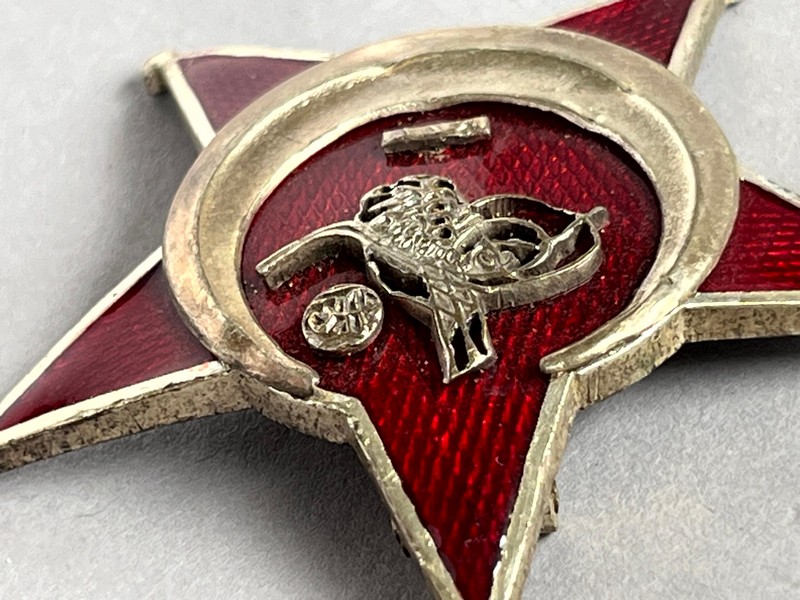 A red and gold star with a bird on it

AI-generated content may be incorrect.