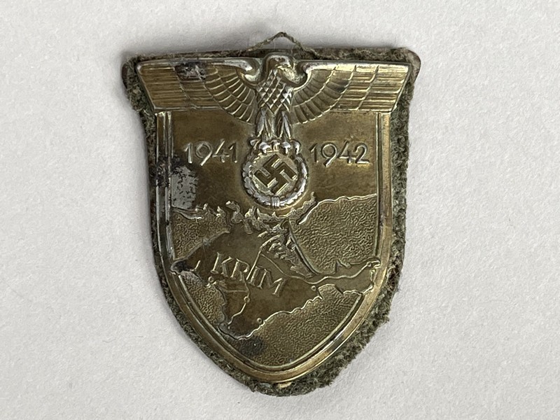 A close-up of a shield

AI-generated content may be incorrect.