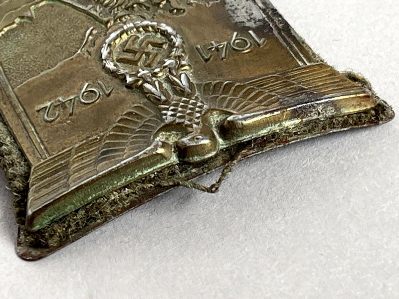 A close up of a metal object

AI-generated content may be incorrect.
