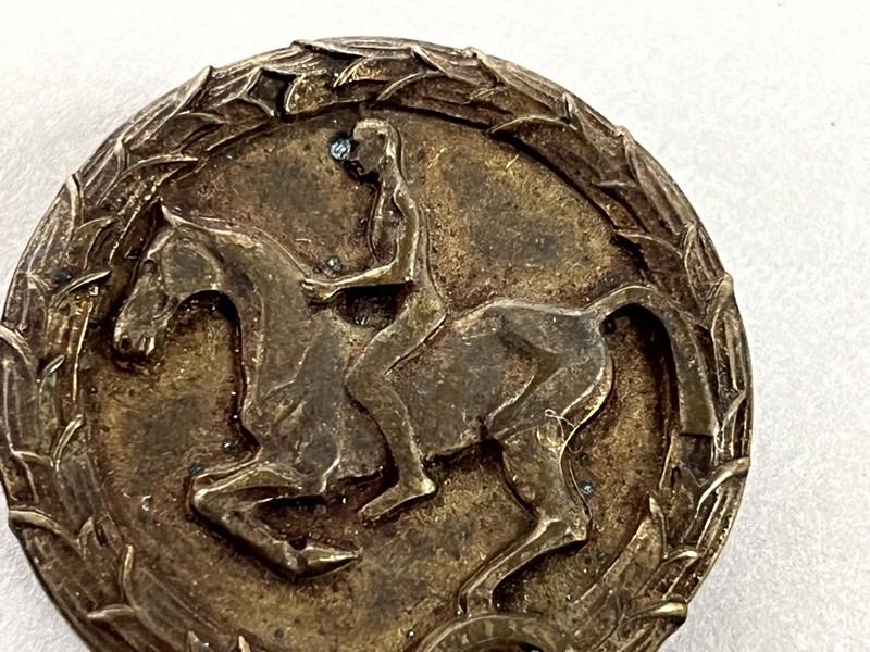 A close-up of a coin

AI-generated content may be incorrect.