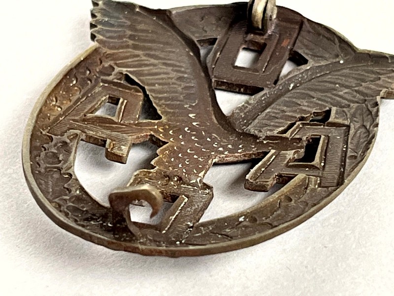 A close-up of a metal eagle

AI-generated content may be incorrect.