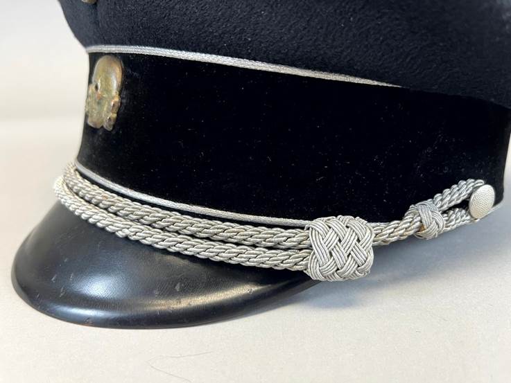 A close-up of a black hat

AI-generated content may be incorrect.