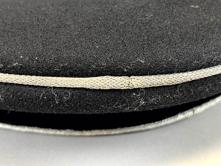 A black hat with a white thread

AI-generated content may be incorrect.