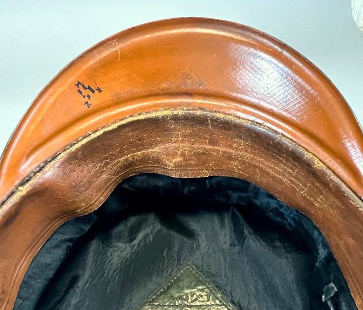 A close up of a hat

AI-generated content may be incorrect.