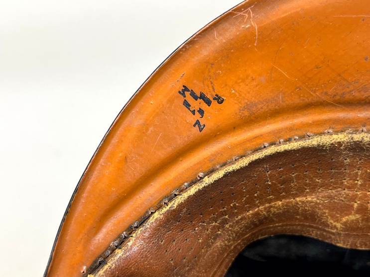 A close up of a leather surface

AI-generated content may be incorrect.