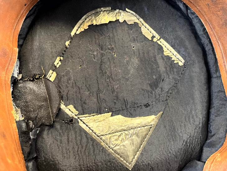 A patch on a hat

AI-generated content may be incorrect.