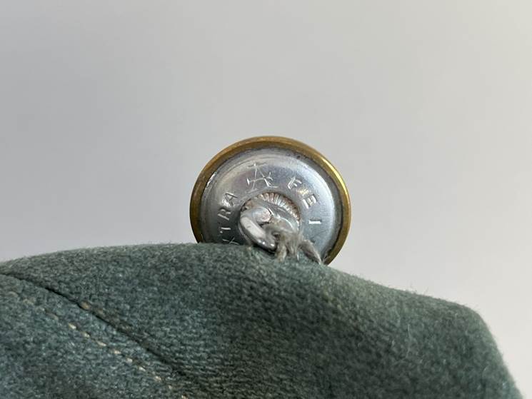 A close up of a button

AI-generated content may be incorrect.