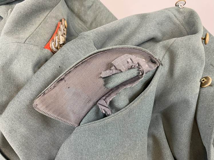 A close up of a jacket

AI-generated content may be incorrect.