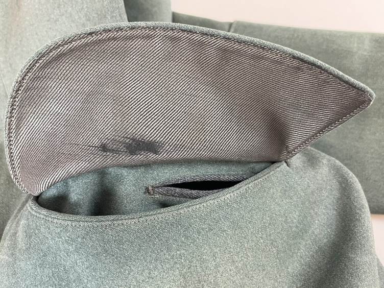 A close up of a hat

AI-generated content may be incorrect.