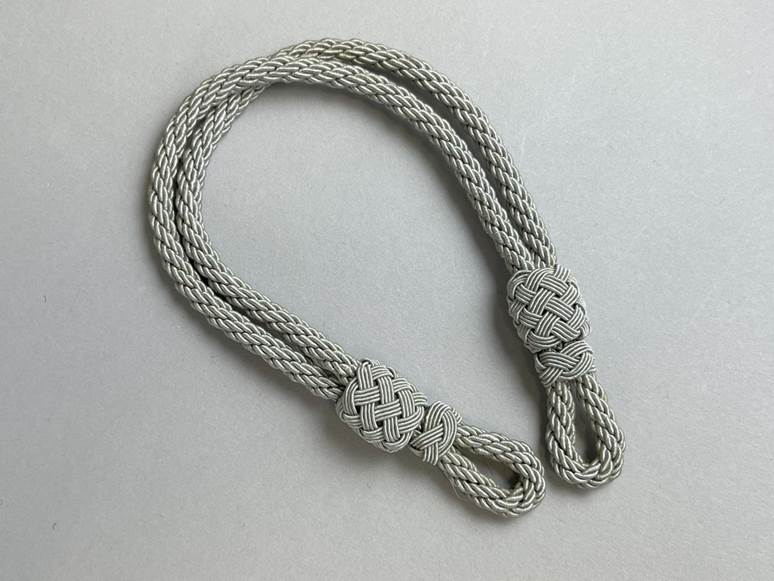 A grey rope with a knot

AI-generated content may be incorrect.