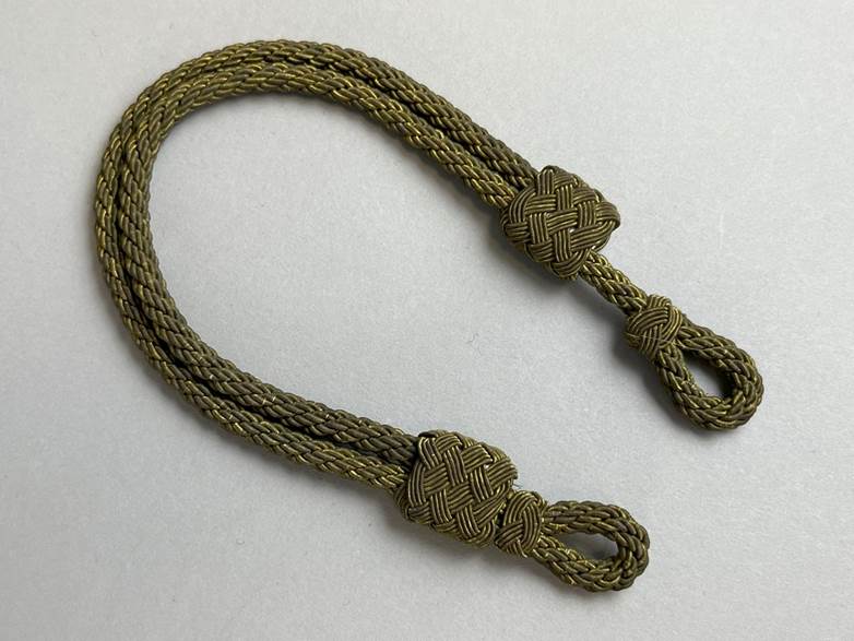 A close up of a cord

AI-generated content may be incorrect.