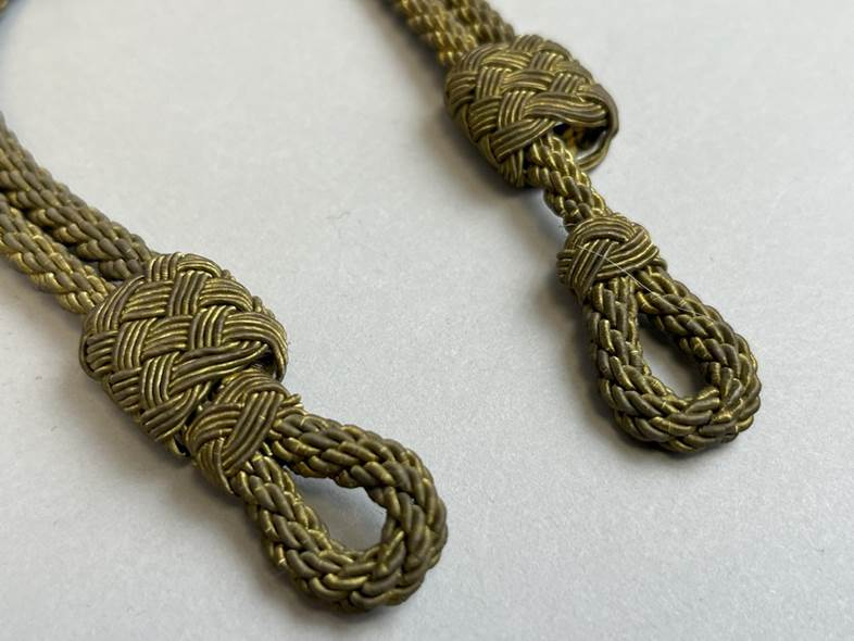 Close-up of a knot

AI-generated content may be incorrect.