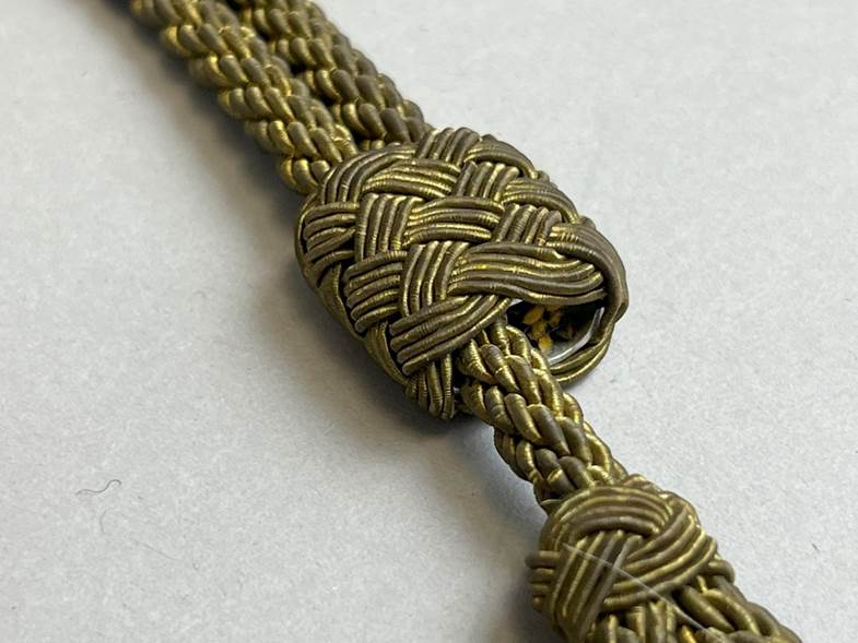 A close up of a knot

AI-generated content may be incorrect.