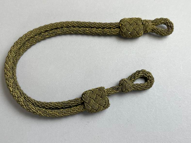 A green cord with knots

AI-generated content may be incorrect.