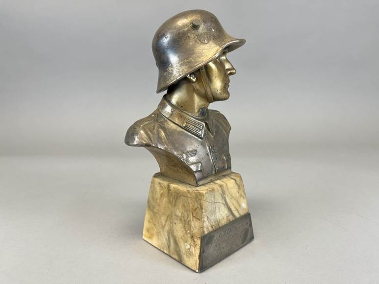 A statue of a person wearing a helmet

AI-generated content may be incorrect.