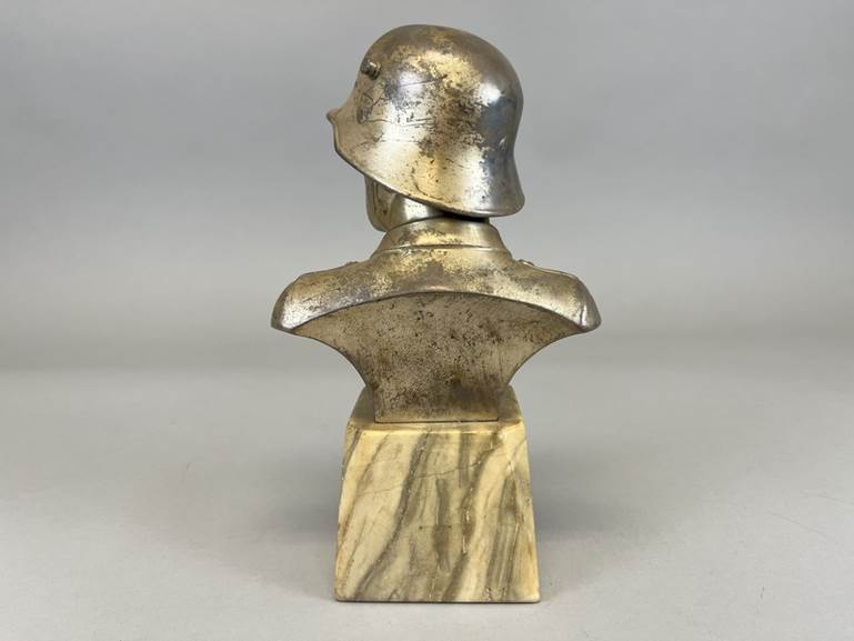 A statue of a person wearing a helmet

AI-generated content may be incorrect.