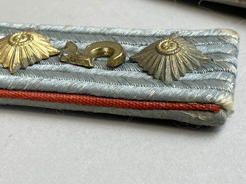 A close up of a shoulder strap

AI-generated content may be incorrect.