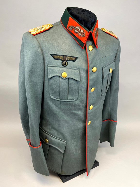 A military uniform on a mannequin

AI-generated content may be incorrect.