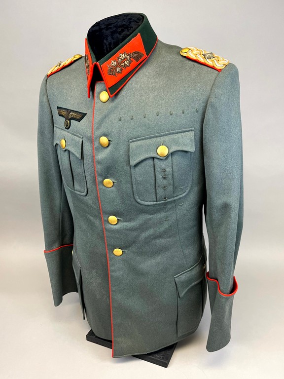 A military uniform on a mannequin

AI-generated content may be incorrect.