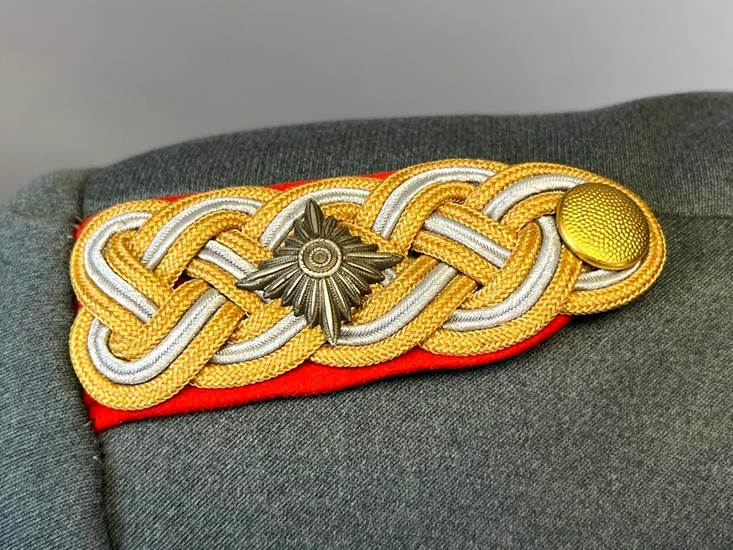 A close up of a hat

AI-generated content may be incorrect.