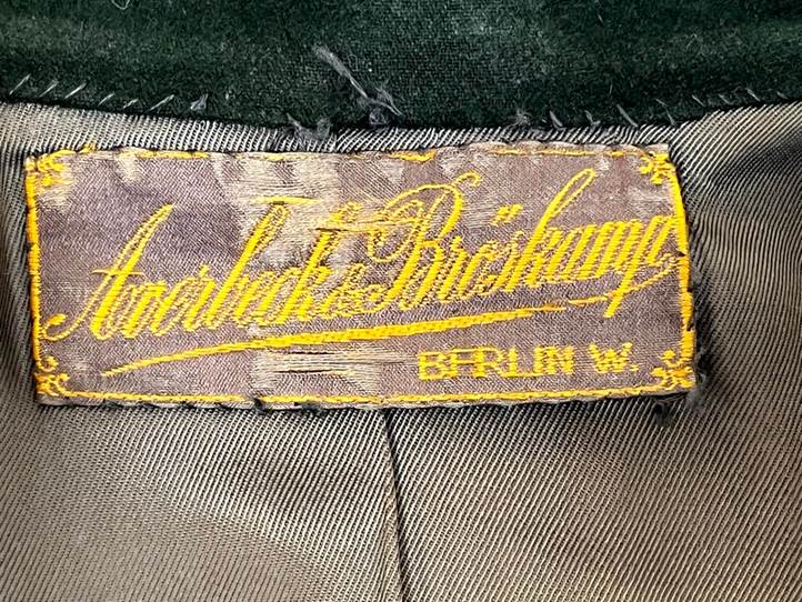 A label on a fabric

AI-generated content may be incorrect.