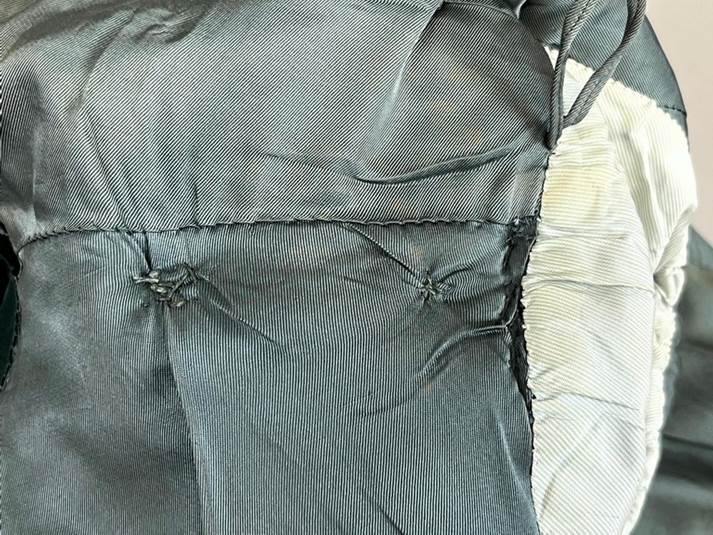 A close up of a fabric

AI-generated content may be incorrect.