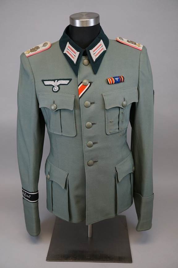 A military uniform on a mannequin

AI-generated content may be incorrect.