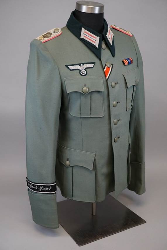 A military uniform on a mannequin

AI-generated content may be incorrect.