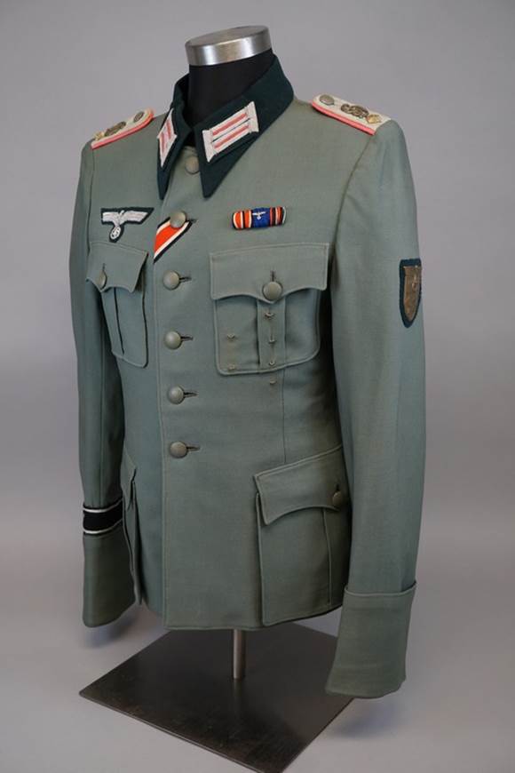 A military uniform on a mannequin

AI-generated content may be incorrect.