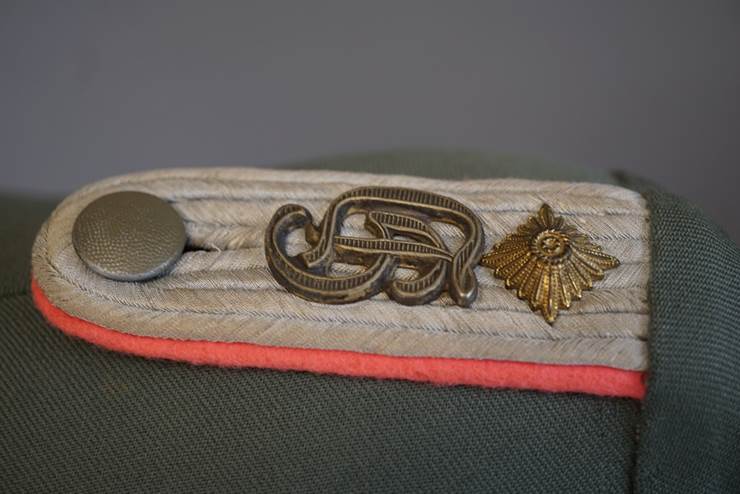 A close-up of a military uniform

AI-generated content may be incorrect.