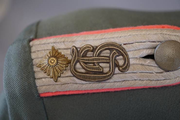 A close-up of a military uniform

AI-generated content may be incorrect.